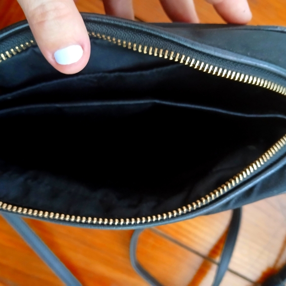 Michael Kors Polly Black Bag Gold Hardware Shoulder Bag Zip Festival Crossbody - Picture 12 of 13